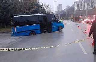 Faciaya ramak kaldı, içi dolu dolmuş çöken yolun...