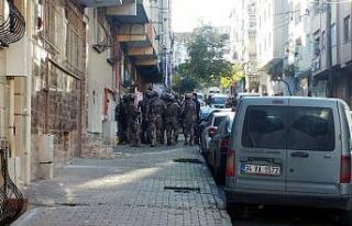 Gaziosmanpaşa’da cezaevi firarisi polise ateş...