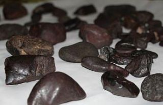 Gök taşı olduğunu iddia ettiği taşlar için...