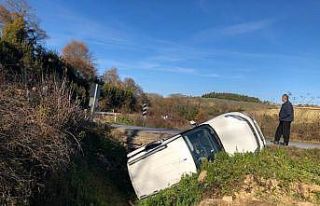 Hakimiyetini kaybeden araç su kanalına uçtu