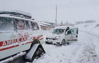 Hemodiyaliz hastaları paletli ambulansla kurtarıldı