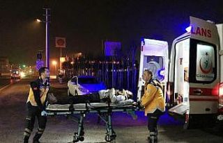 İki otomobilin çarpıştı, araçta sıkışan sürücüyü...