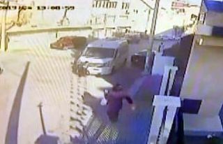 İndiği servisin altında kalan öğrenci yaralandı,...