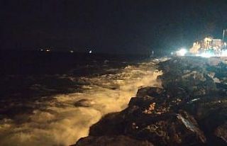 İstanbul’da şiddetli lodos seferleri iptal ettirdi