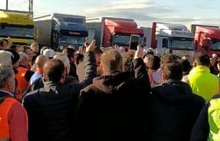 Kapıkule’de tır sürücülerinden davul zurnalı...