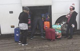 Kar yağdığını duyan tatilciler Uludağ’a akın...