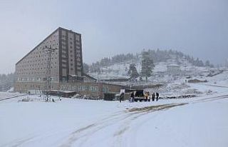 Kartalkaya yağan karla beyaza büründü