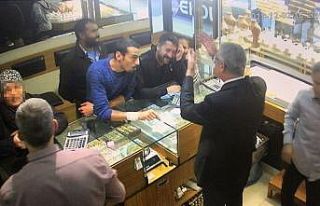 Kasayla çaldıkları altınları gülerek satmışlar