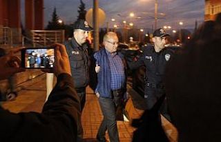 Kendisini MHP Genel Başkan Yardımcısı olarak tanıtıp,...