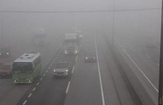 Kocaeli’de yoğun sis sürücülere zor anlar yaşattı