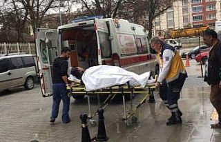 Kolunu pres makinesine kıstıran işçi hastanelik...