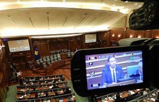 Kosova Meclisinde milletvekilleri yemin etti