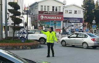 Kuşadası’nda trafik bayan polislere emanet