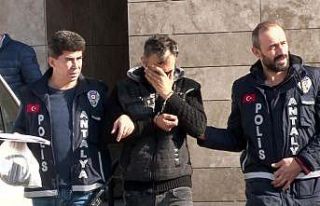 Lavaboyu kullanma bahanesiyle girdiği iş yerlerinde...