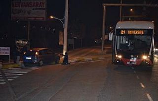 Malatya’da trambüs ile otomobil çarpıştı: 2...