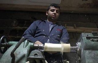 Otizmli genç marangozluk sayesinde hayata tutundu