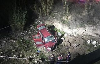 Otomobiliyle köprüden uçan muhtar hayatını kaybetti