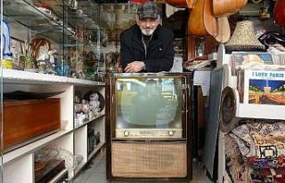 (Özel) 57 yıllık televizyona 10 bin lira değer...