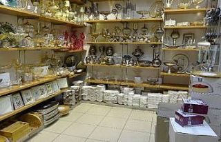 Pendik’te anne kız hırsızlar kamerada