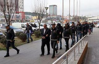 Sahte evraklarla insan kaçakçılığı yapan çeteden...