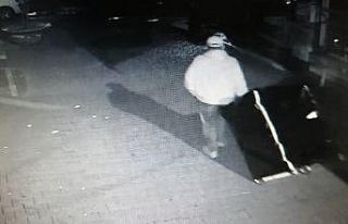 Şaşkın hırsızlar çaldıkları kasayı düşürüp...