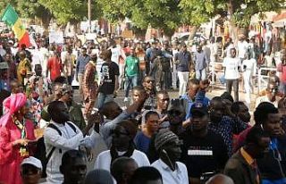 Senegalliler, elektrik zammını protesto etti