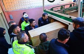 Silahını temizlerken kendini vuran polisin cenazesi...