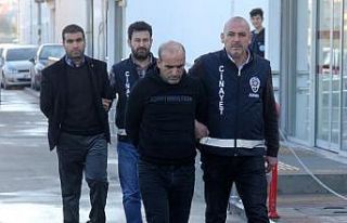 Silahlı satırlı kavgaya karışan muhtar ve kardeşi...