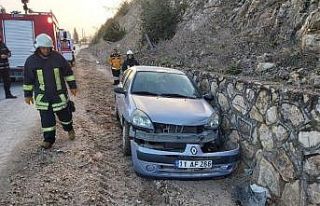 Sürücü direksiyon hâkimiyetini kaybetti, otomobil...