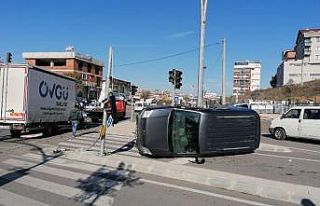 Takla atan araçtan burunları bile kanamadan çıktılar