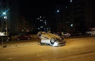 Takla atan otomobilden hafif yaralı kurtuldu