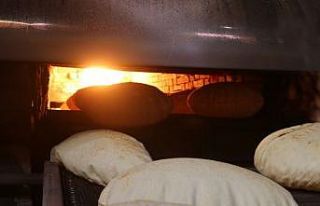 Tel Abyad’da fırından çıkan ekmekler halka bedava...