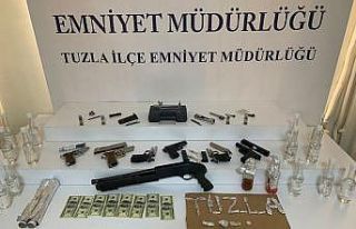 Tuzla’da bekçileri görünce duran araçtaki 3...