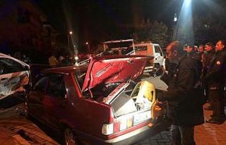 Uygulamadan kaçarken kaza yaptı, aracından cephanelik...