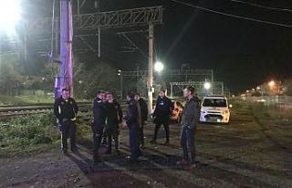 Vagon üstüne çıkınca elektriğe kapıldı