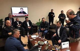 Vali Yazıcı ve Başkan Yılmaz depremde seferber...