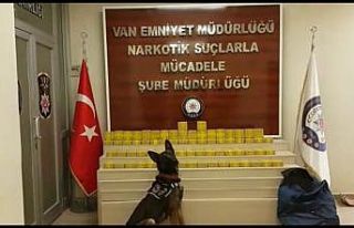 Van’da park halindeki kamyonetten 45 kilo eroin...