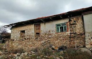 Yalnız yaşadığı evinde ölü bulundu