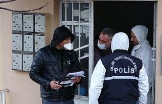 Yaşlı adam kaldığı apartta ölü bulundu