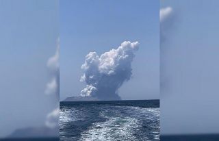 Yeni Zelanda’da yanardağ patladı: 1 ölü