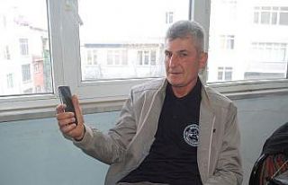 Yolda bulduğu telefonu sahibine verdi