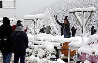 Zigana Dağı’nda kar kalınlığı 15 santimetreyi...