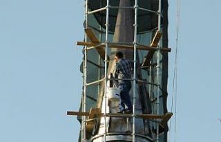 30 metrelik minarenin tepesinde tehlikeli çalışma