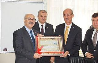 42 yıllık meslek hayatına karnesini alarak veda...