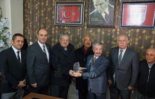 50 yıldır direksiyon sallayan Ali Ateş, ayın şoförü...