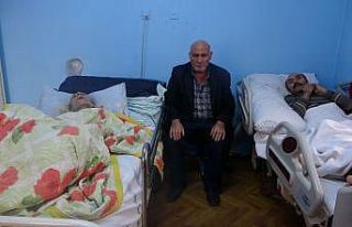 65 yaşında yatalak iki çocuğuna bakan baba yardım...