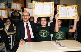 Adana’da 489 bin 735 öğrenci karne heyecanı yaşadı