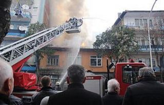 Afganistanlı ailenin yaşadığı ev alev alev yandı