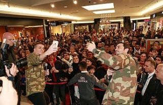 Ahmet Kural ve Murat Cimcir İskenderu’nda hayranları...