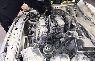 Aksaray’da duman çıkan otomobil alev almadan söndürüldü